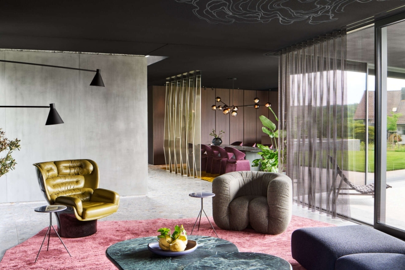 Why This Contemporary Home Let Color, Not Walls, Define the Space