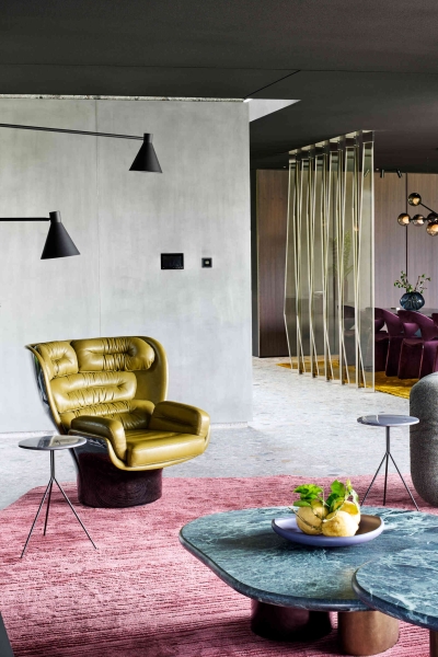 Why This Contemporary Home Let Color, Not Walls, Define the Space