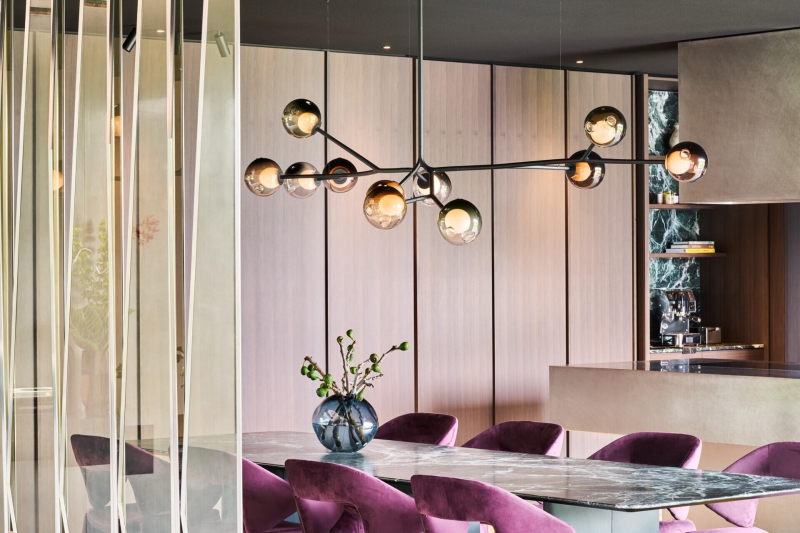 Why This Contemporary Home Let Color, Not Walls, Define the Space