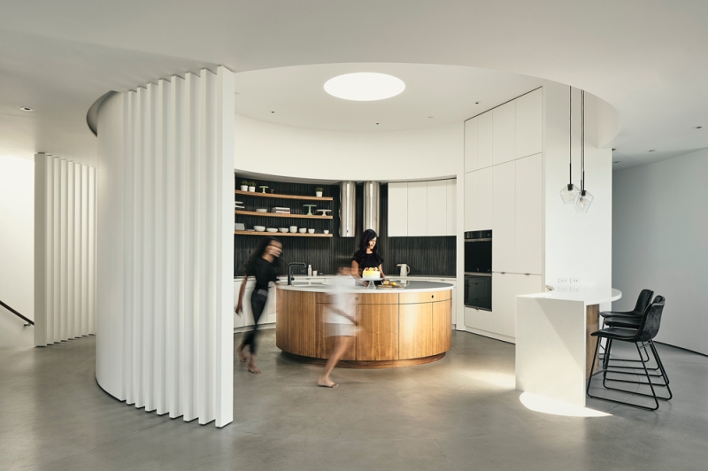 A 1960s Circular Home Gets a Second Life Focused Entirely on the View