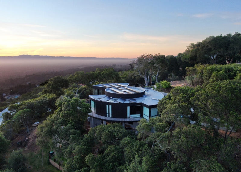 A 1960s Circular Home Gets a Second Life Focused Entirely on the View