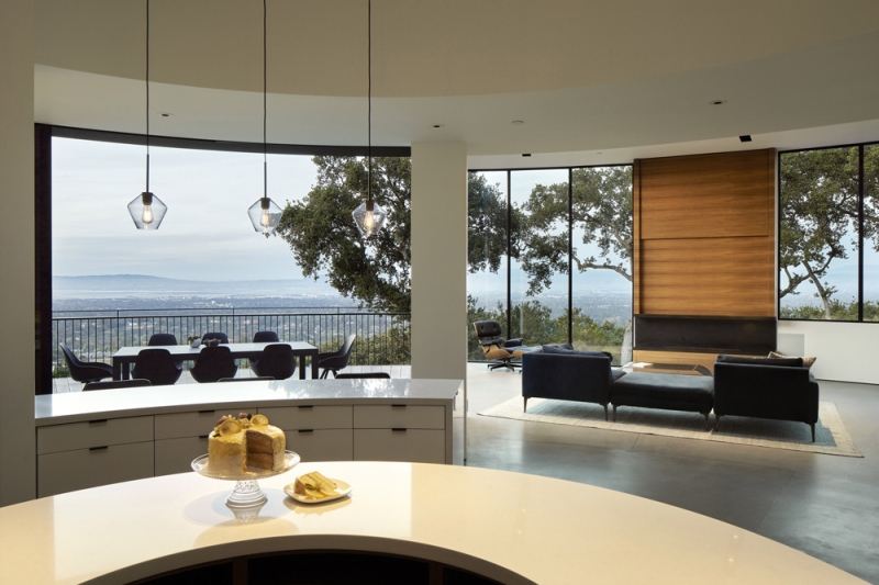 A 1960s Circular Home Gets a Second Life Focused Entirely on the View