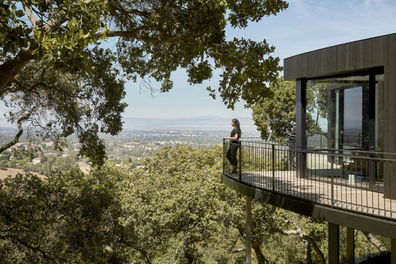 A 1960s Circular Home Gets a Second Life Focused Entirely on the View