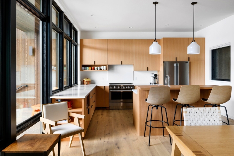 A Century-Old Log Cabin Becomes the Living Room of a New Lake House