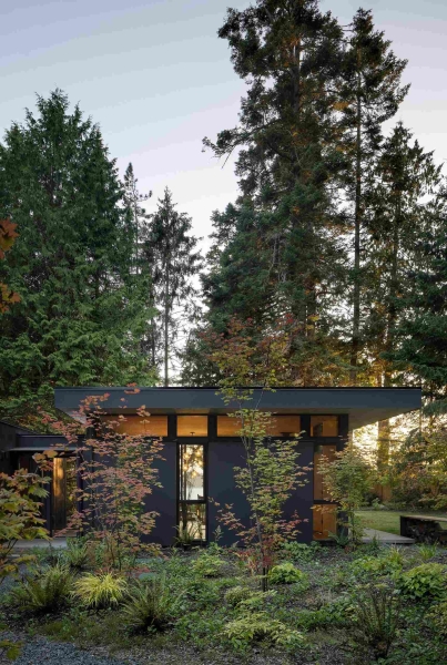 A Family&rsquo;s Forest Getaway Takes Shape as a Series of Modern Cabins