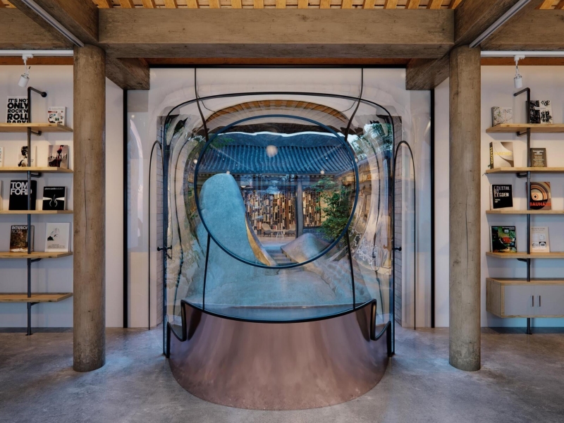 A Historic Hutong Reinvented With Glass That Warps Light and Space