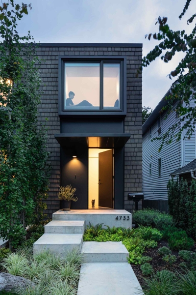 Behind the Dark Shingles, a Light Filled Vancouver Home Unfolds