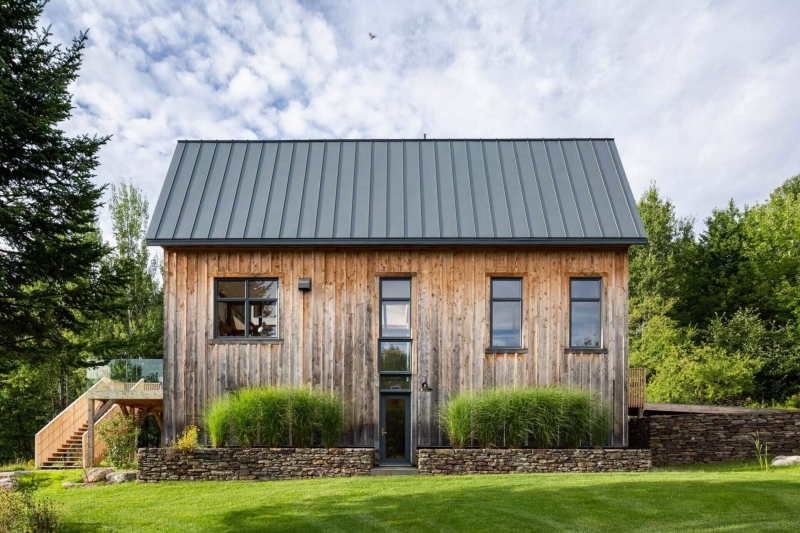 How a Forgotten Barn Became a Peaceful Country Home With a 30 Foot Ceiling