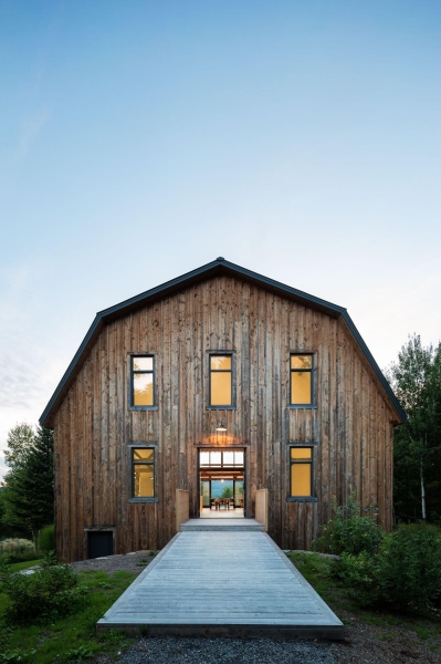 How a Forgotten Barn Became a Peaceful Country Home With a 30 Foot Ceiling