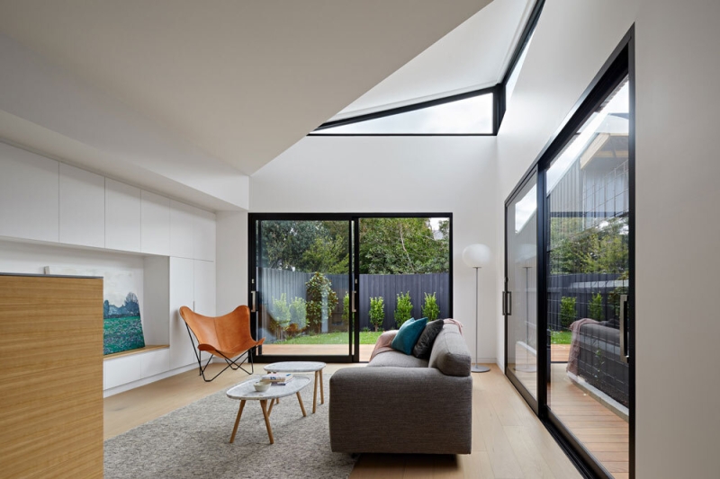 Inside the Cottage That Hides a Curved Extension at the Back