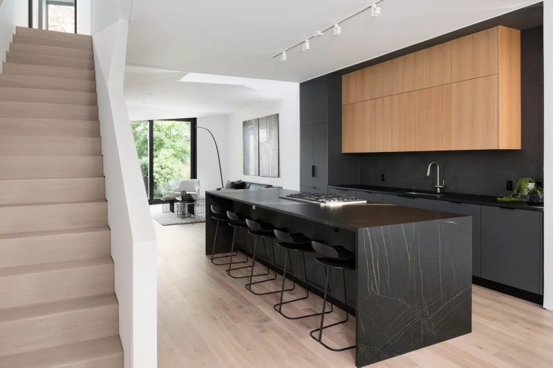The Angular Toronto Home Where Sharp Lines and Soft Light Collide