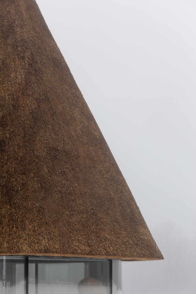 These Glass Guesthouses Turn a Traditional Thatched Roof Into a Sculptural Icon