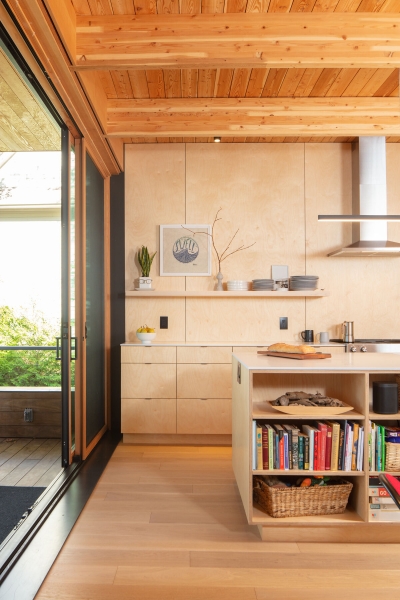 This Elevated Living Room Changed How a Home Meets the Shoreline