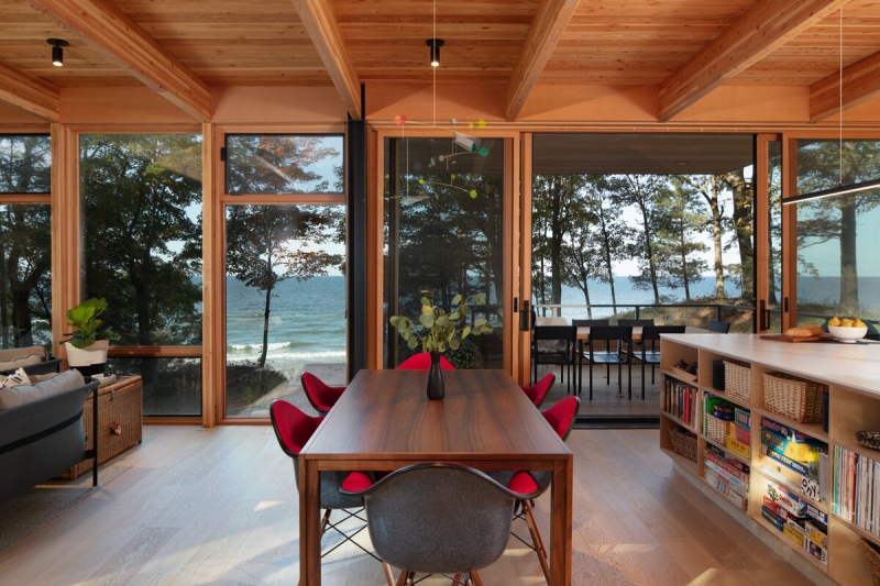 This Elevated Living Room Changed How a Home Meets the Shoreline