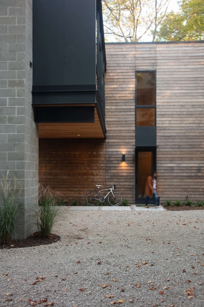This Elevated Living Room Changed How a Home Meets the Shoreline