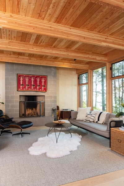 This Elevated Living Room Changed How a Home Meets the Shoreline