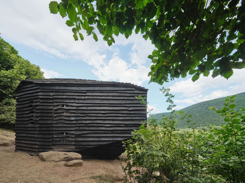 This Faceted Cabin Was Designed as a Response to Fire and Landscape