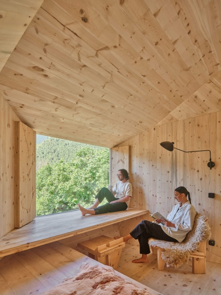 This Faceted Cabin Was Designed as a Response to Fire and Landscape