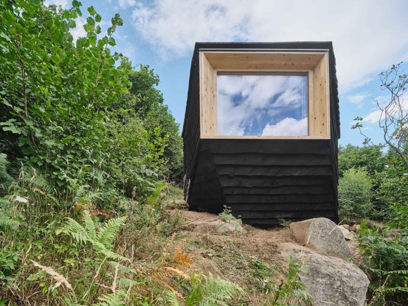 This Faceted Cabin Was Designed as a Response to Fire and Landscape