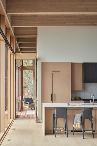 This Lake House Blends Privacy and Panoramic Views