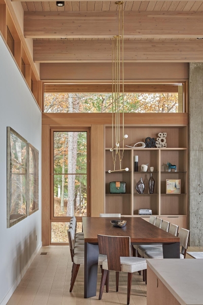 This Lake House Blends Privacy and Panoramic Views