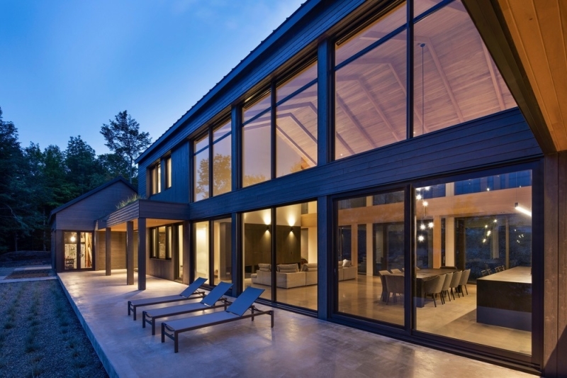 This Modern Barnhouse in Canada Was Inspired by the Region&rsquo;s Long Farm Buildings