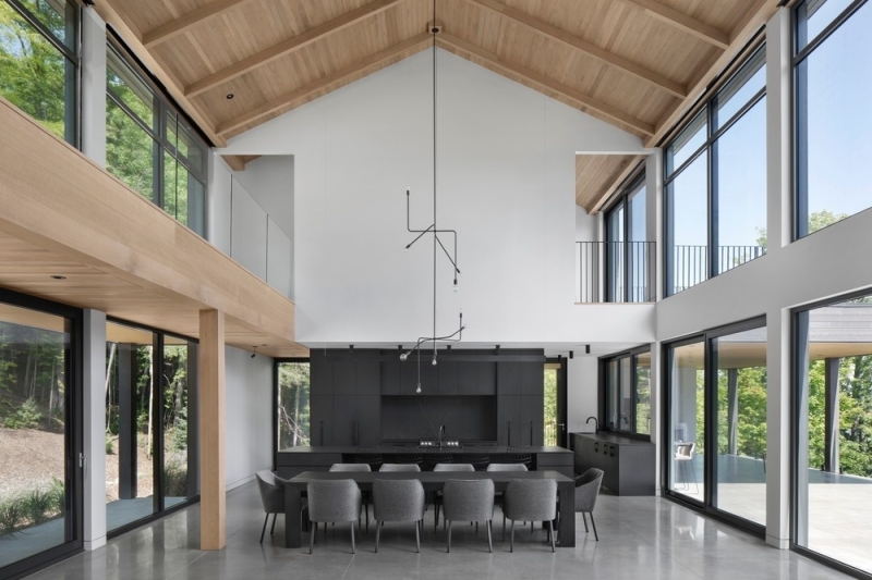This Modern Barnhouse in Canada Was Inspired by the Region&rsquo;s Long Farm Buildings