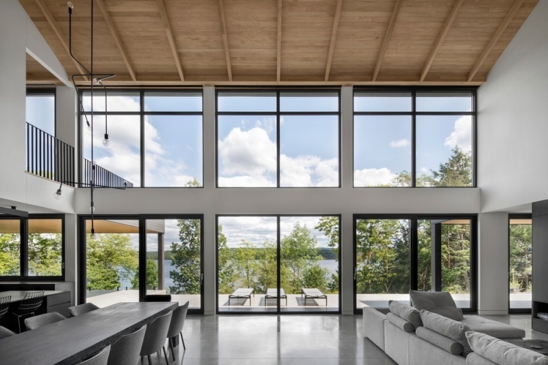 This Modern Barnhouse in Canada Was Inspired by the Region&rsquo;s Long Farm Buildings